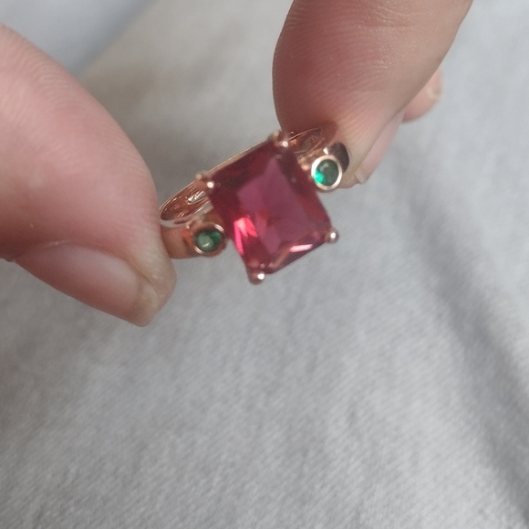 4CT Rhodolite + Chrome Diopside in Rose Gold/925-Silver Ring - Picture 6 of 10